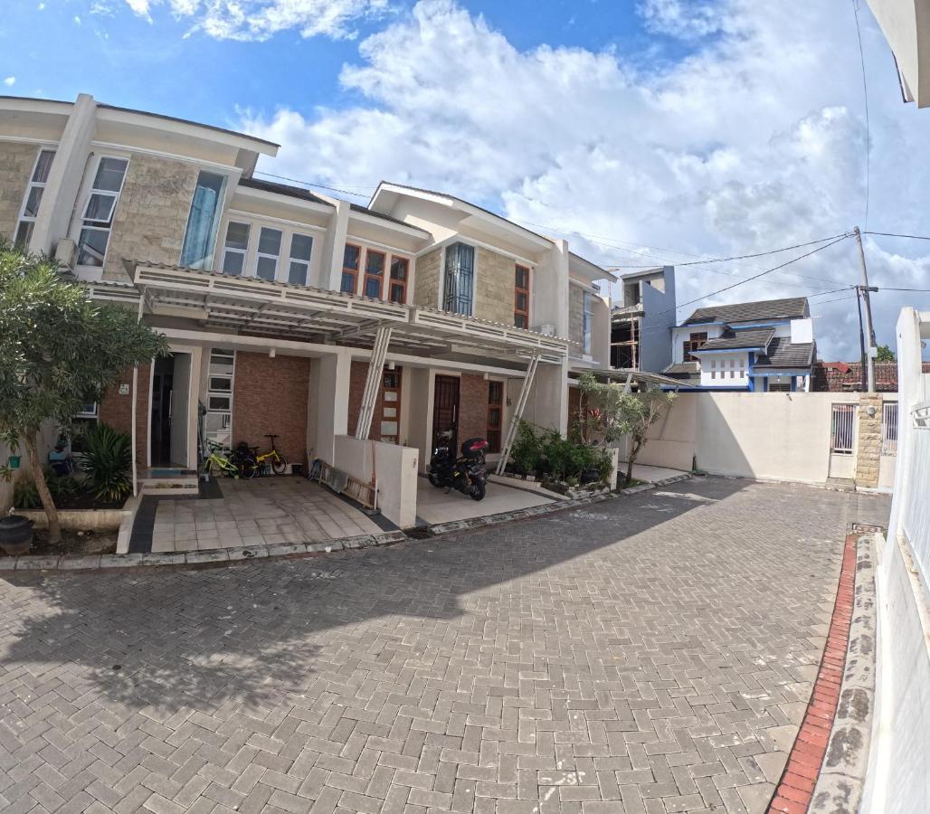 Ndalem Ngadimulyo Homestay Jogja Family Only Ngabean Экстерьер фото